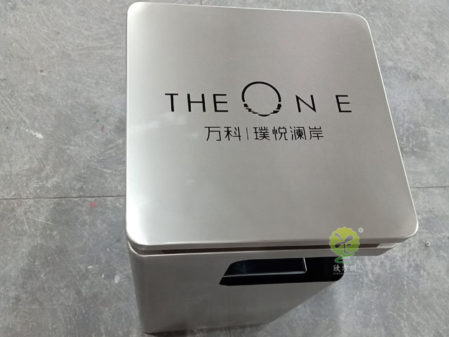 甘肅蘭州樓盤(pán)不銹鋼戶外垃圾桶款式新穎精致
